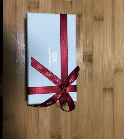 DW手表 朋友送的生日礼物，带过一阵子，表...