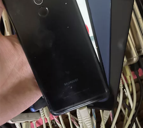 华为麦芒6-4+64现货实拍 一百多个 单...