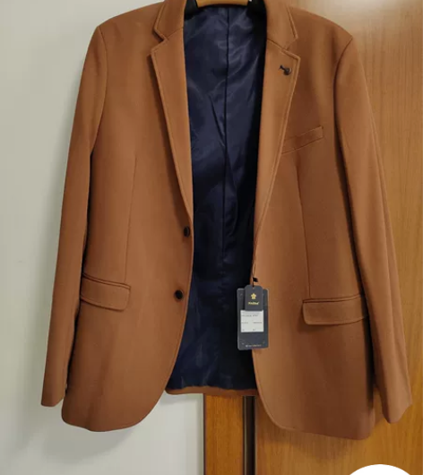 男士西装。肩宽49，胸围116长度有78。...