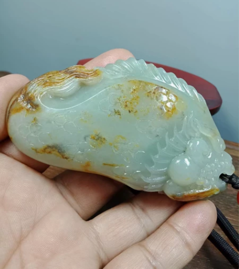 古玉器珍藏品和田玉玉雕鱼，天然沁色做工精细...