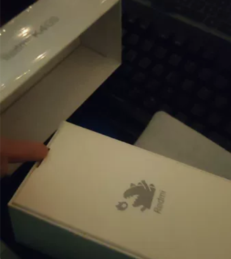 红米k40s，12+256，盒子啥的都齐全，买回来有什么，里...