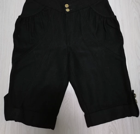 女士毛呢短裤30元转，腰围2尺，裤长56厘...