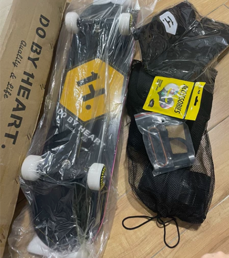 DBH双翘滑板，全新未拆封，带包装，有护具...