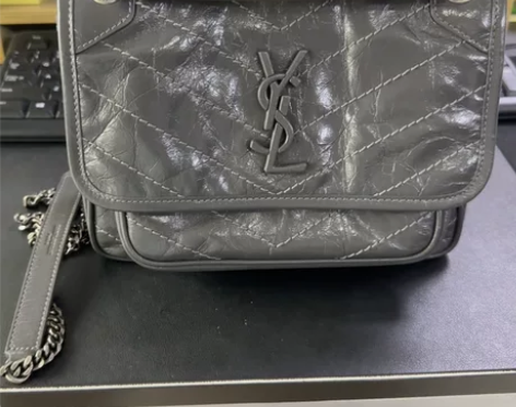 杨树林小号深灰，只背过一次，有盒有包装 专...