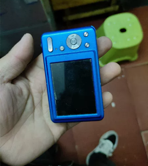 出个索尼的照相机，不知道什么型号，自己看图...