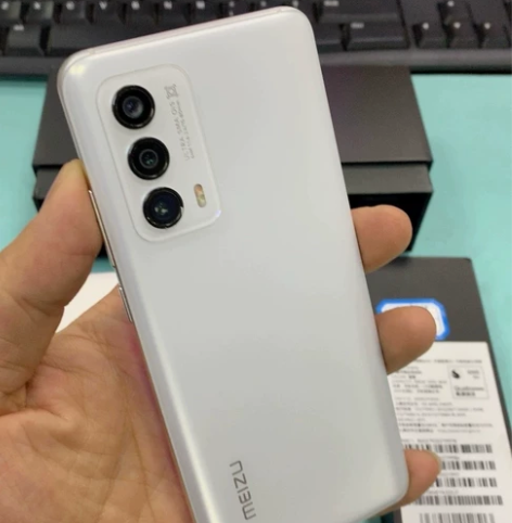 魅族18 配置8+128，手机成色如图，货比较多，需要其他颜...