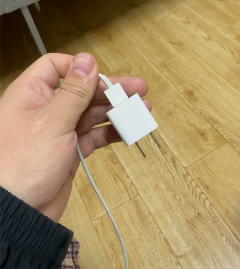 苹果原装充电器5W，看清楚5W，个人闲置出...