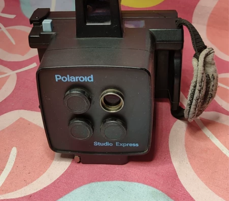 宝丽来485b相机，外观保存非常好，快门正常使用，具体功能不...