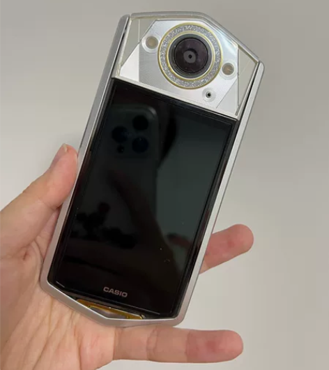 卡西欧 tr750 有内存卡 带充电线??...