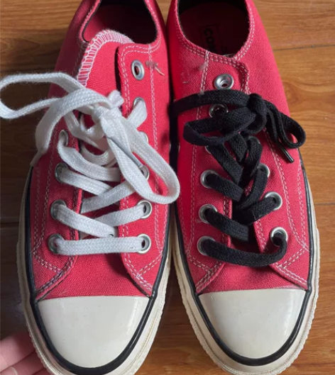 匡威红色帆布鞋 1970 38码，带两双鞋...