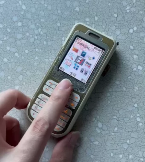 诺基亚7360 全好 外观没有任何破损，成...