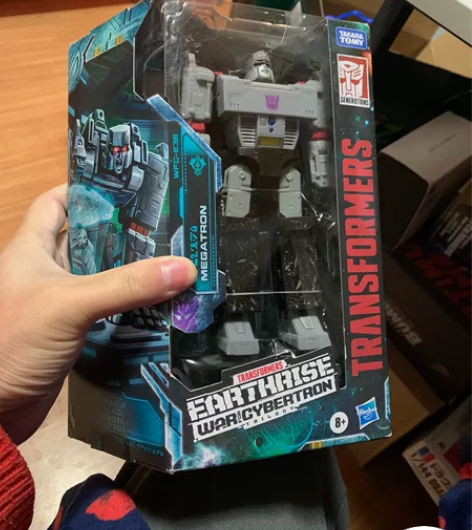 孩之宝变形金刚 地出威震天 全新未拆 盒损...