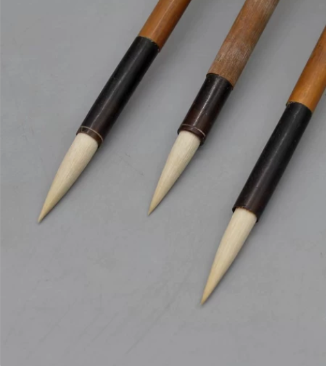 朋友的母亲过世多年了，在老屋里翻出其母生前...