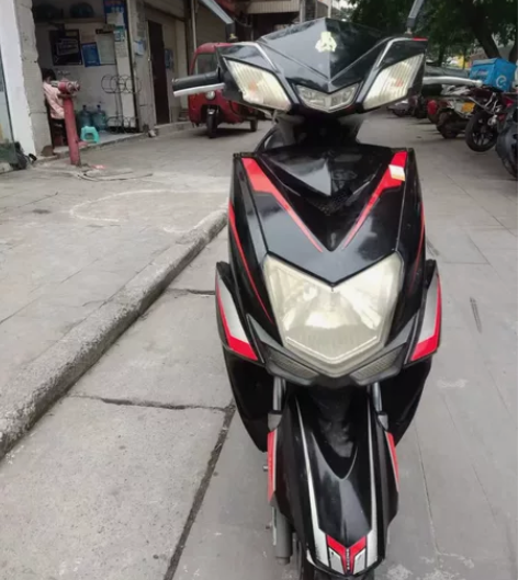 两个油踏板低价出,黑红色900,白色的80...