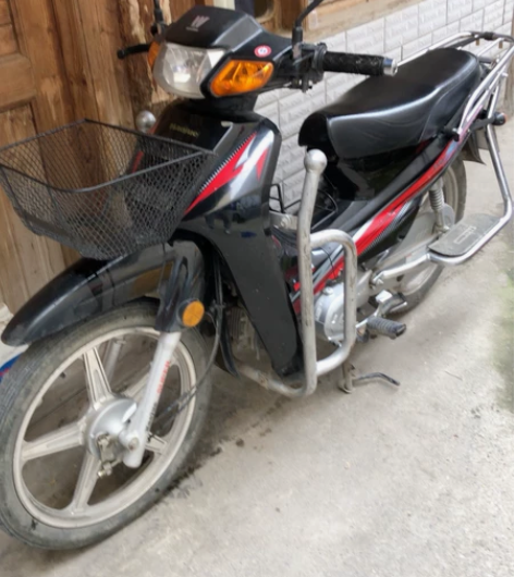 豪爵110弯梁摩托车，手续齐全，在审。个人...