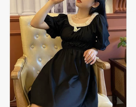 全新连衣裙法式复古甜美方领小黑裙抽褶设计泡...