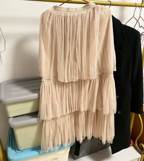 腰围有弹力，在商场买的，质量很好的蛋糕裙，...