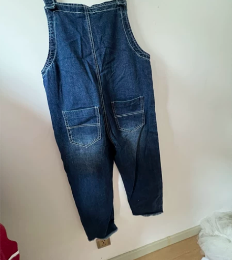 背带牛仔裤女全新130斤以里穿 感兴趣的话...