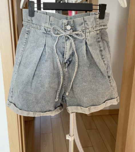 卷边花苞牛仔短裤 双排扣 s码 感兴趣的话...