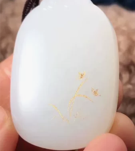 清雅兰花牌厚实饱满无事牌！脂白新疆和田玉作...