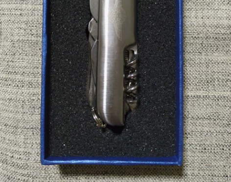 多功能小刀，长10厘米，十种功能，全新未用。 感兴趣的话点“...