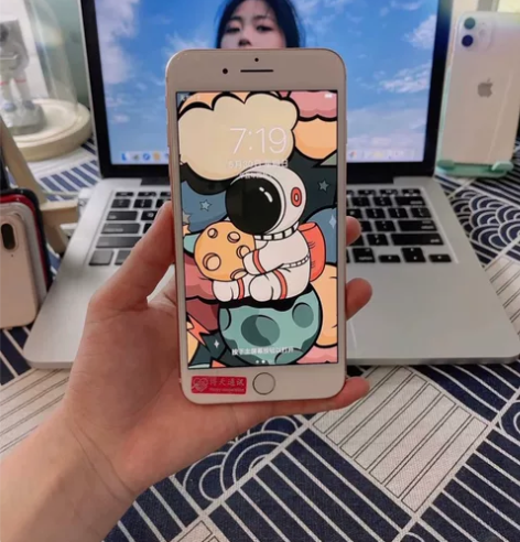 苹果8puls一金色99新 苹果8P金色9...