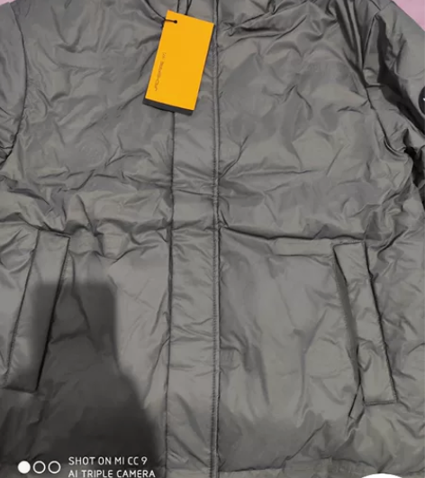 男士羽绒服转让灰色 感兴趣的话点“我想要”和我私聊吧～全新...