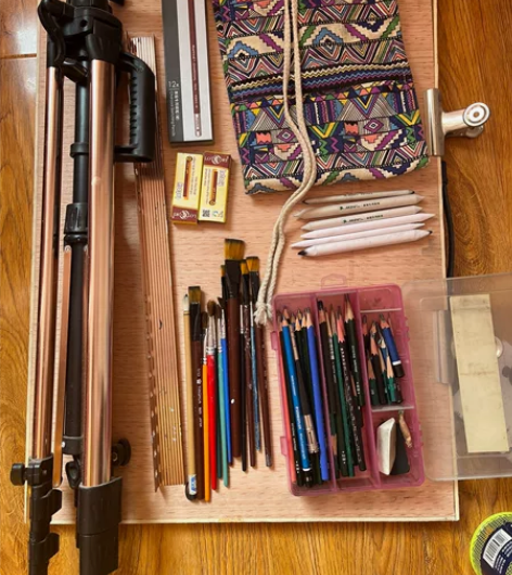 学素描剩的画板画架铅笔橡皮笔盒毛笔等 可以...