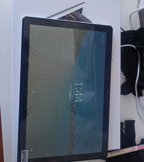 杂牌子平板,买来看乐谱的,玩游戏会卡,看电...