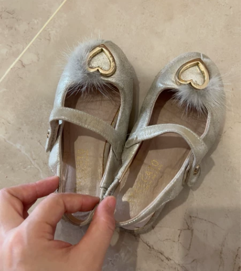 思加图时尚小羊皮单鞋 感兴趣的话点“我想要...