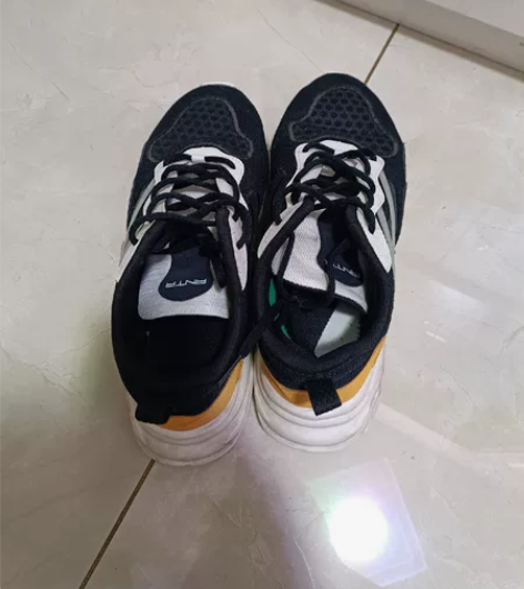 男大童安踏运动鞋,44码,新旧效果如图,轻...