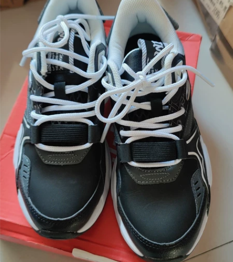 李宁运动休闲鞋，穿过一次很新的 感兴趣的话...