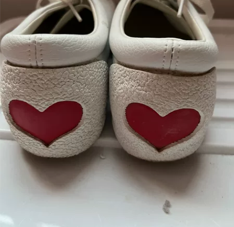 李宁爱心板鞋 买回来穿了几次而已鞋子偏大一...