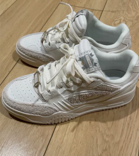 李宁女鞋，得物买的只穿过一次 云雾白 37码