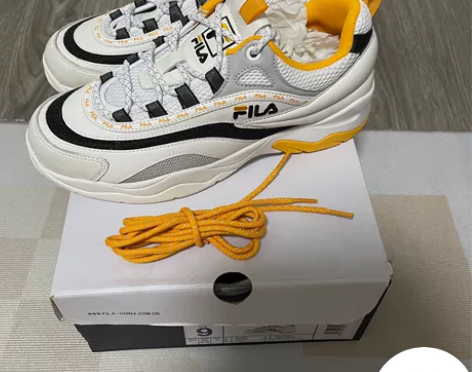 斐乐复古跑鞋 实物如图，全新正品299元/...