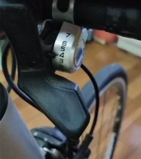 2021年在迪卡侬买的骑过3-5次，赠头盔...