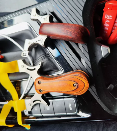 弹弓退坑了不玩了,手感很好。两把弹弓 感兴...