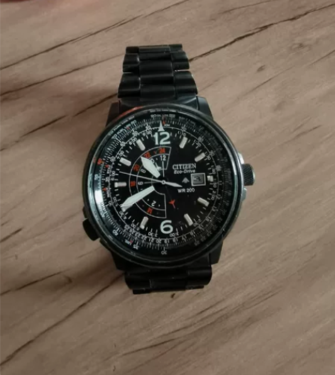 西铁城光动能腕表。9成新，有几块表，所以基...