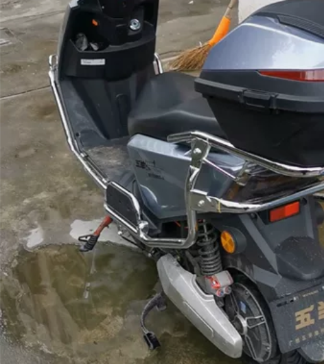 五羊电动车电摩   72v35ha的超威黑...