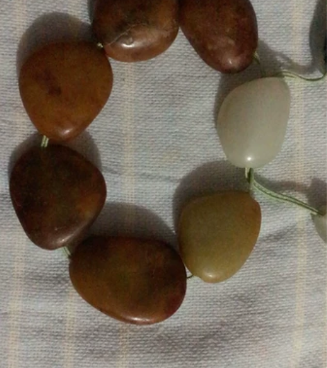 和田玉籽料。 二手物品售出不退换，运费顺丰...