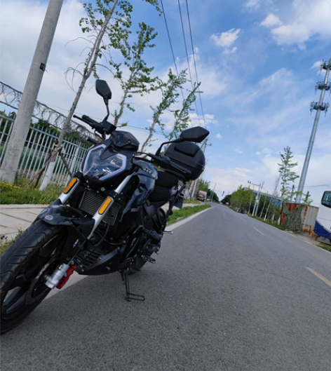 雅马哈小迅龙箱子＋货架一套，只剩下一套这东...