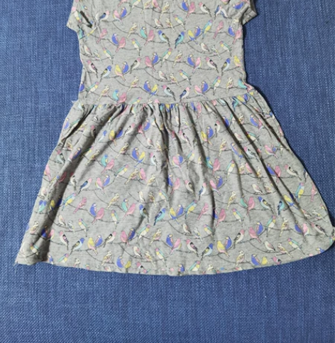 女童小花裙，闺女穿着小了，上身好看，纯棉书...