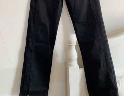 黑色直筒大长腿牛仔裤，质量超好全新，裤腿设...
