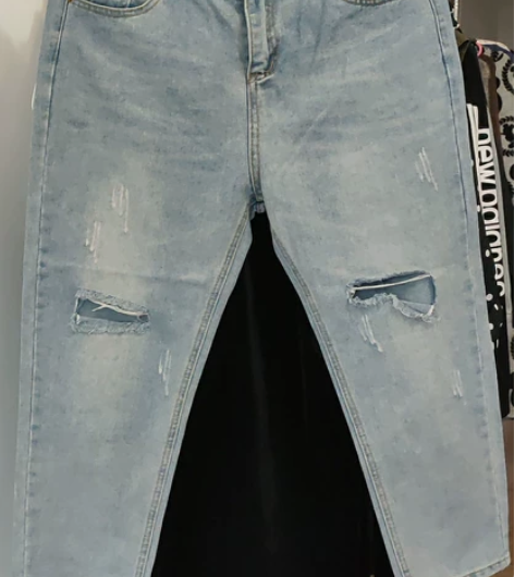 无弹破洞牛仔裤。腰围82,臀围120,裤长...