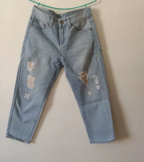 蓝色宽松直筒破洞七分牛仔裤26码 穿过一次...