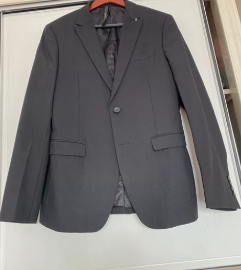 GXG的单件西服上衣，也比较新，也有八成新...