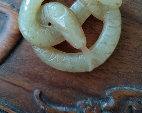 玉雕8字蛇吊坠!二手商品看好再拍!不退不换...