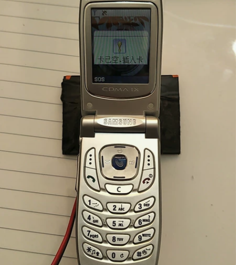 三星SCH-X609CDMA翻盖手机 。夹...