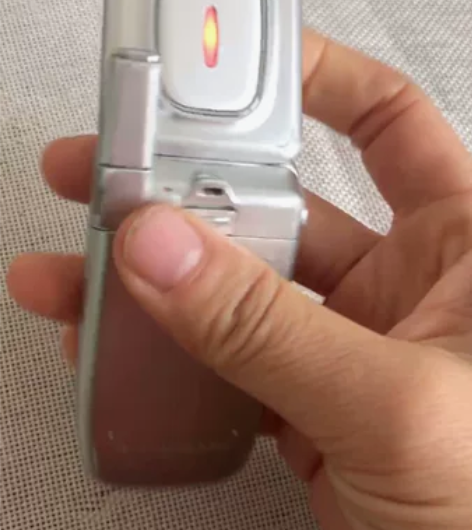 三星x609，功能一切正常使用，按键得用力...