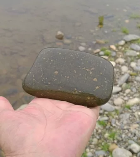 《镇纸》文房四宝之一，汉江金星光皮石，无破...